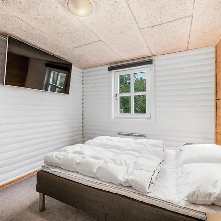 Yvonna - 350m To The Fjord By Interhome